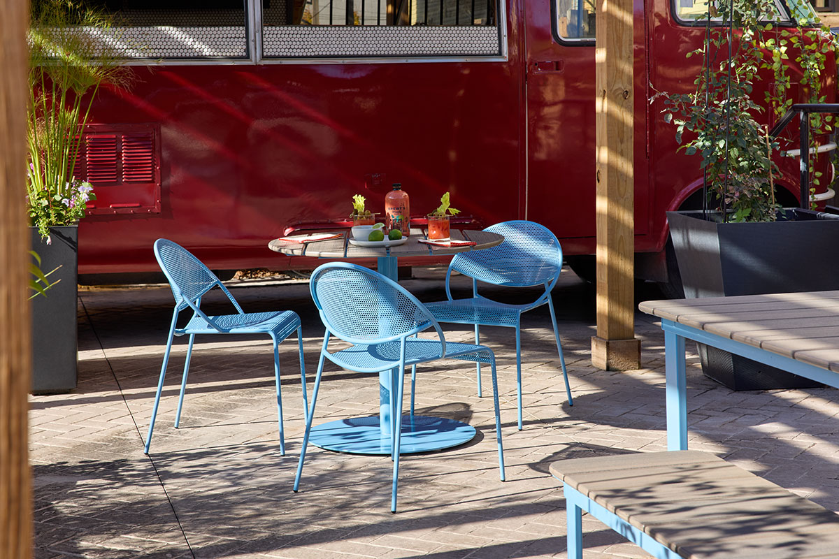 restaurant-outdoor-patio-bowen-round-pedestal-table-blue-cafe