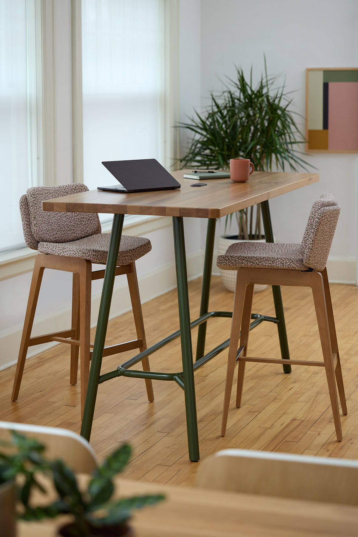 work-hub-clyde-bar-table-alfred-wood-detail
